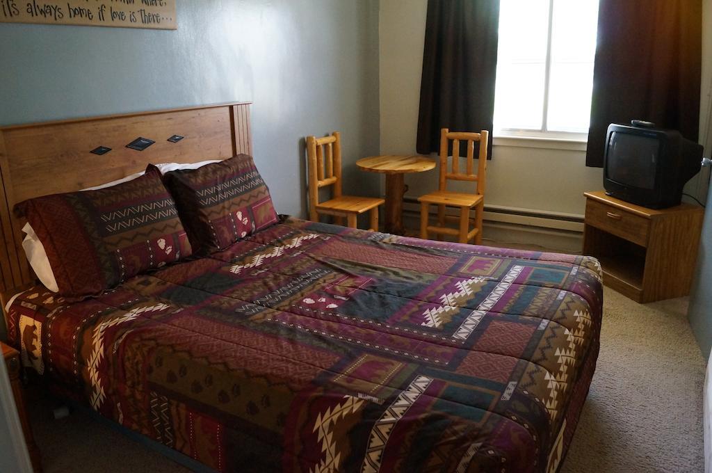 Canyon Lodge Motel Panguitch Room photo